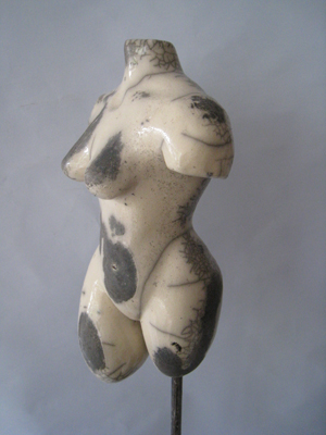 Simon Hof: Weiblicher_Raku_Torso